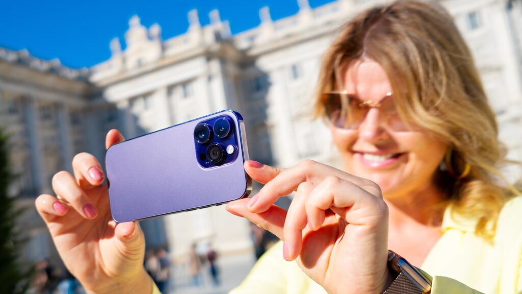 5 Affordable iPhone Accessories Perfect for Travelers