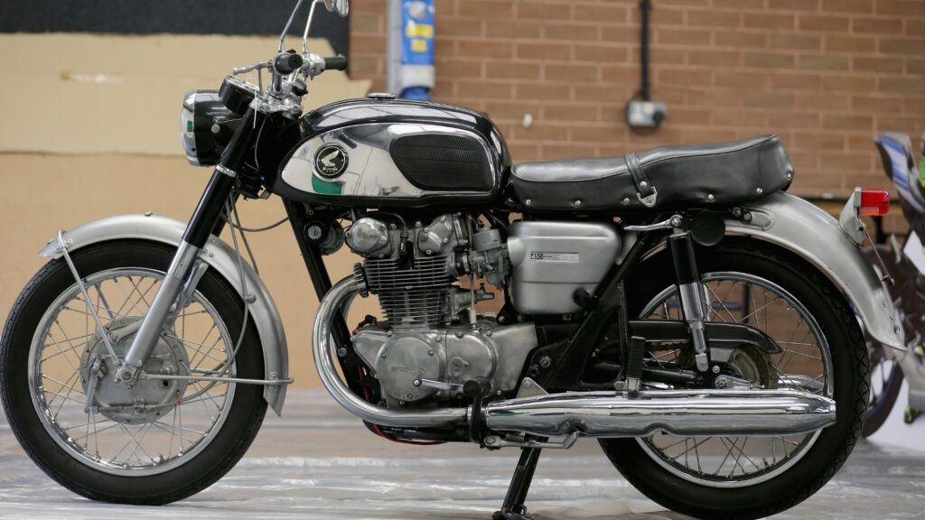 The Origin of the ‘Black Bomber’ Nickname for the Honda CB450